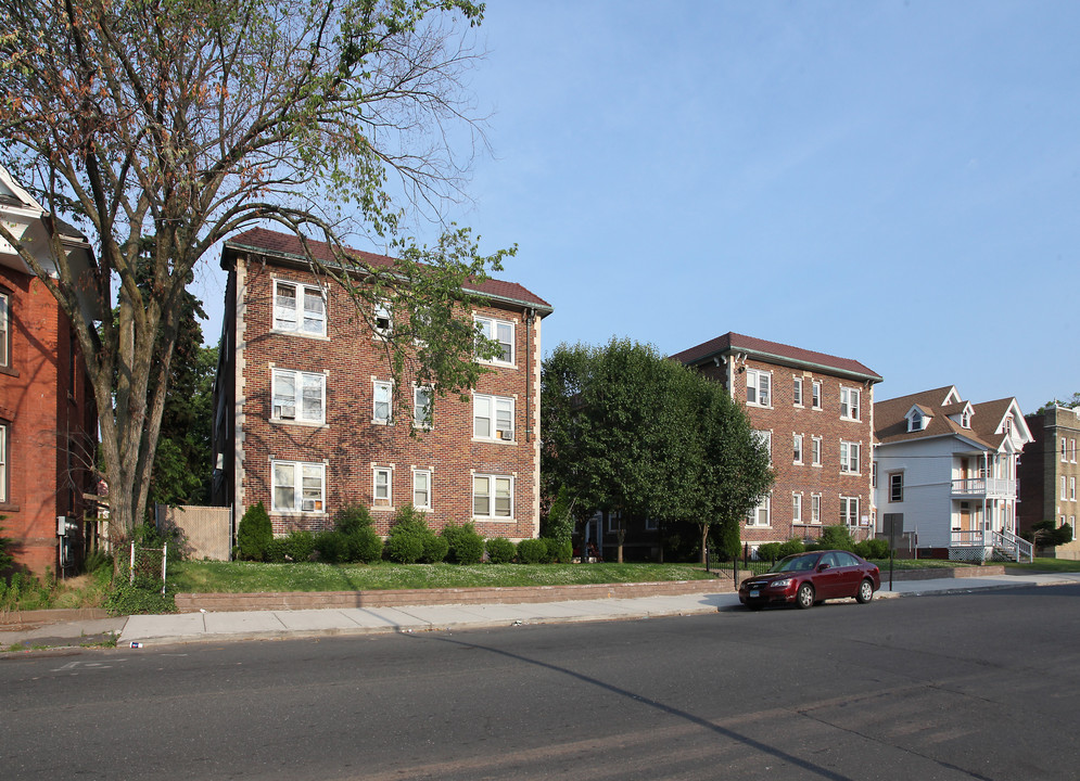 18 Lincoln St in New Britain, CT - Foto de edificio