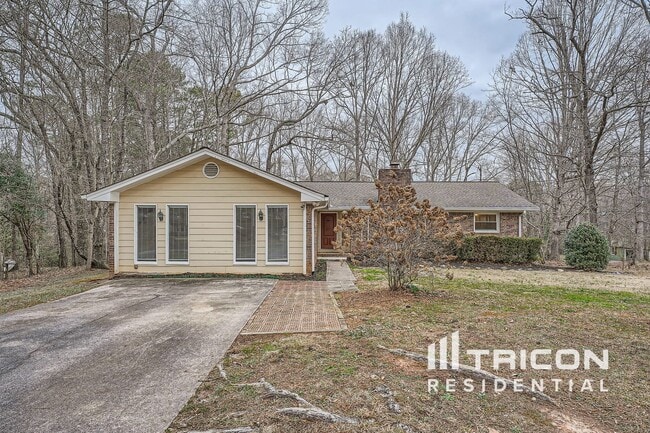 185 Sequoyah Dr in Alpharetta, GA - Foto de edificio - Building Photo