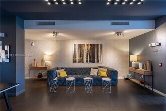 2100 Park Ave, Unit 210 in Miami Beach, FL - Building Photo - Building Photo