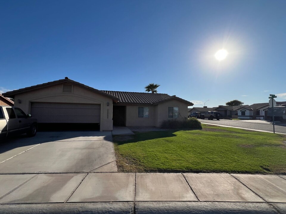 11135 E 26th Pl in Yuma, AZ - Foto de edificio