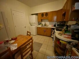 1232 Beacon St in Brookline, MA - Building Photo