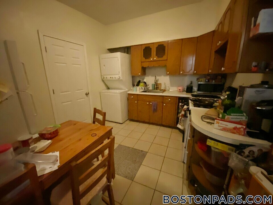 1232 Beacon St in Brookline, MA - Building Photo