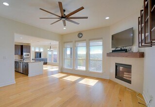 19616 Summit Glory Trl in Briarcliff, TX - Building Photo - Building Photo