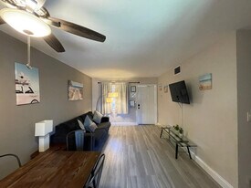 1702 NE 9th St in Fort Lauderdale, FL - Building Photo