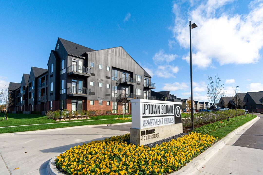 Uptown Square Apartments in Troy, MI - Building Photo