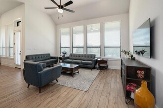 1104 Scarlet Sage Dr, Unit 16 in Georgetown, TX - Building Photo - Building Photo