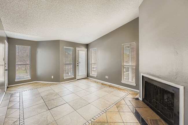 Room in Apartment on West Loop in Austin, TX - Building Photo - Building Photo