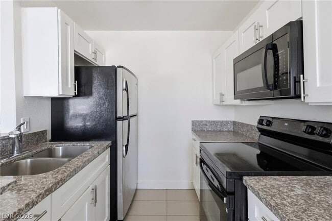 180 W New York Ave in Las Vegas, NV - Building Photo - Building Photo