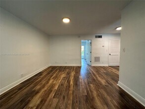 110 NE 19th Ave in Deerfield Beach, FL - Building Photo - Building Photo