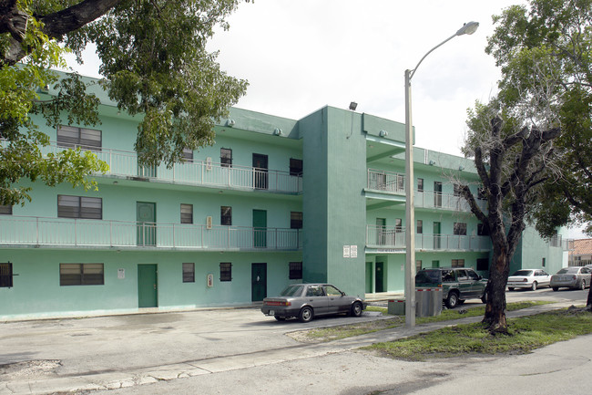 Paradise Properties in Hialeah, FL - Foto de edificio - Building Photo