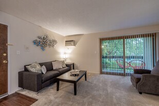 Clinton Manor Apartments in Harrison Township, MI - Building Photo