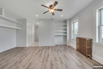 425 Hancock Pl in Fairview, NJ - Building Photo - Building Photo