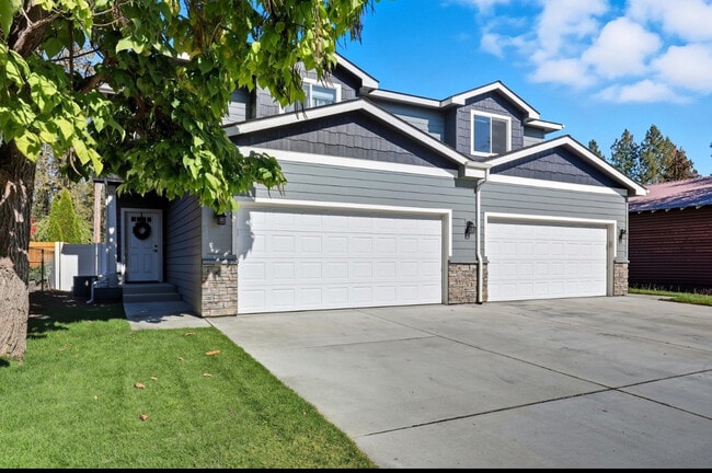 property at 7 E Chatham Ave