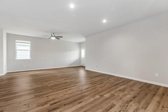 2519 Moapa Dr in Shenandoah, TX - Foto de edificio - Building Photo