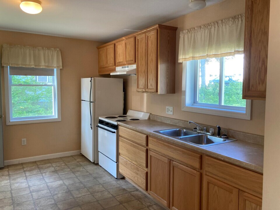 55 N Spring St in Concord, NH - Building Photo