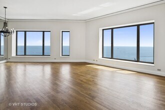 950 N Michigan Ave in Chicago, IL - Building Photo - Building Photo