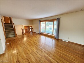 5650 Cascade Ct in Seven Hills, OH - Building Photo - Building Photo