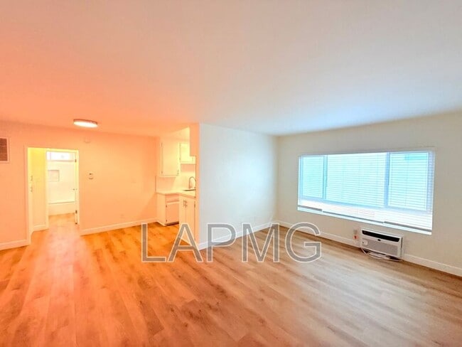 property at 3678 Watseka Ave