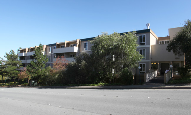 Parkview Terrace in San Mateo, CA - Building Photo - Building Photo