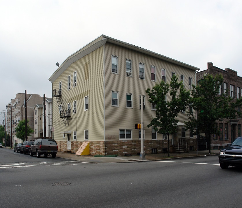 584-586 Market St in Newark, NJ - Foto de edificio