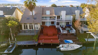 1335 Capri Dr in Panama City, FL - Building Photo - Building Photo