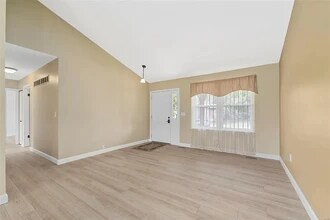103 S Willow Grove Ct in St. Peters, MO - Foto de edificio - Building Photo