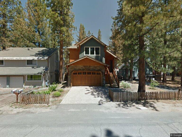 743 Alameda Ave in South Lake Tahoe, CA - Building Photo