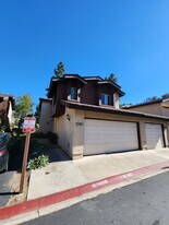 10324 Caminito Agadir in San Diego, CA - Building Photo