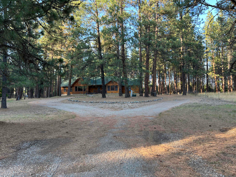 000 Sanctuary Farm Ln in Kalispell, MT - Foto de edificio