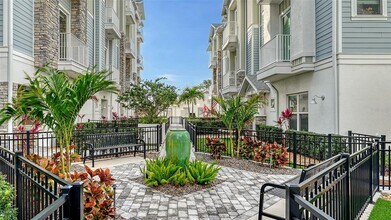 512 Laurel Pk Dr in Sarasota, FL - Building Photo - Building Photo