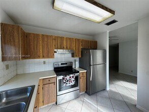 3247 NW 102nd Ter in Sunrise, FL - Building Photo - Building Photo