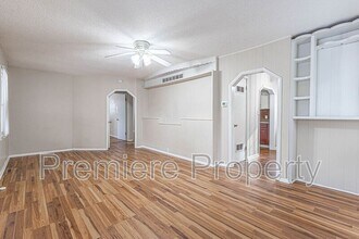 7111 NE 52nd St in Kansas City, MO - Building Photo - Building Photo