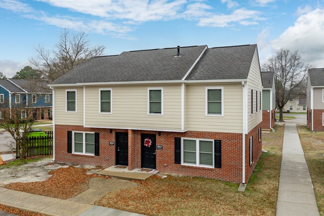 Peaceful Village Apartments in Chesapeake, VA - Foto de edificio - Primary Photo