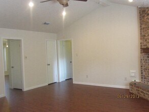 12002 Mulholland Dr in Stafford, TX - Building Photo - Building Photo