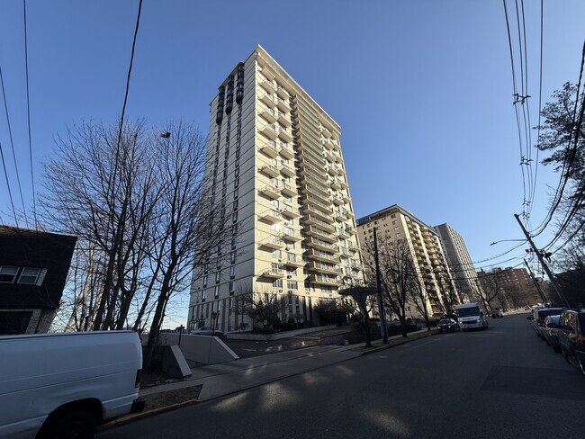 160 Overlook Ave, Unit 23B in Hackensack, NJ - Building Photo - Building Photo