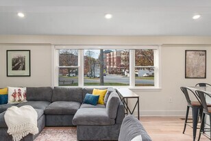 70 Lake Ave, Unit SI ID1302140P in Saratoga Springs, NY - Building Photo