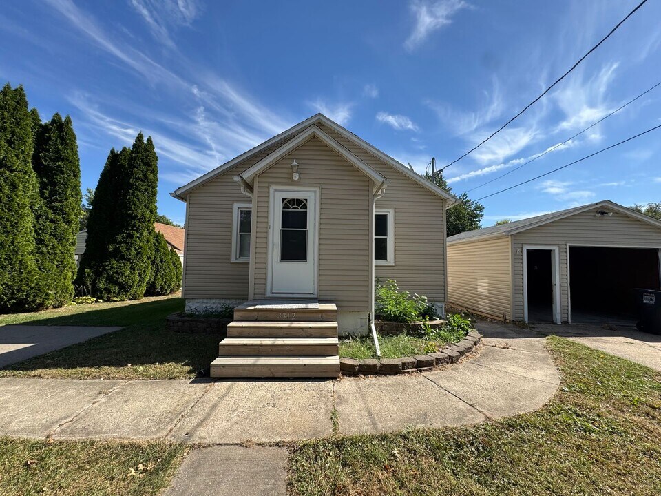 3312 3rd St in Moline, IL - Building Photo