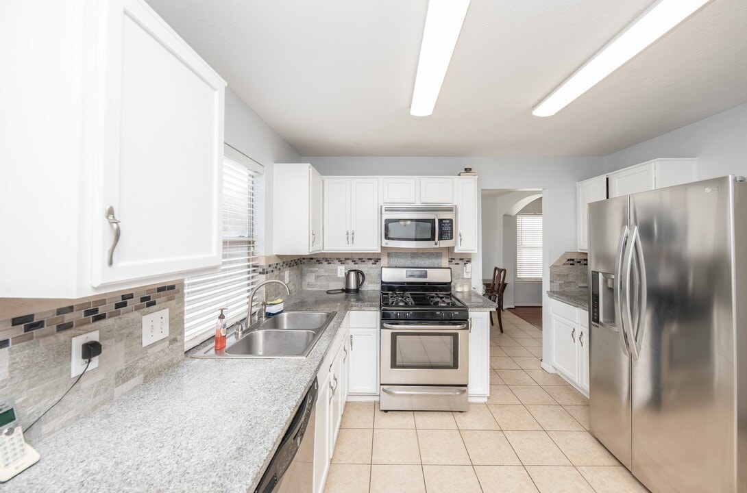 8231 Chelsea Bend Ct in Houston, TX - Building Photo