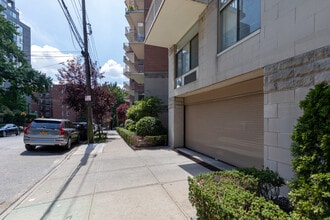 Promenade East in Bronx, NY - Foto de edificio - Building Photo