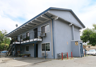 Johnston Park Apartments in Sacramento, CA - Foto de edificio - Building Photo