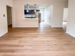 242 Vine St in San Antonio, TX - Foto de edificio - Building Photo