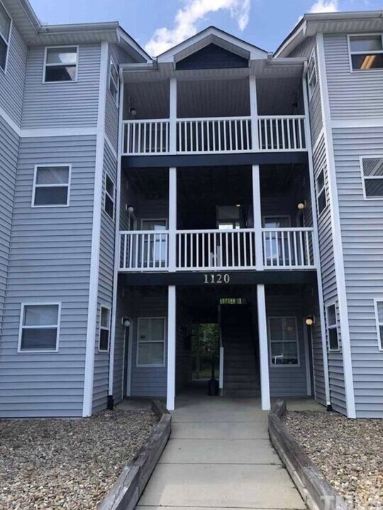 Room in Condo on Carlton Ave in Raleigh, NC - Building Photo
