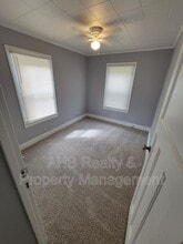 1104 W Webb Ave in Burlington, NC - Building Photo - Building Photo