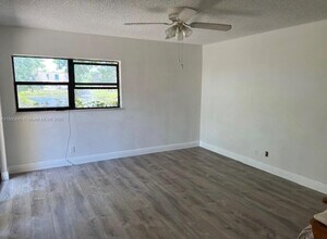 3102 SE Brook St in Stuart, FL - Building Photo - Building Photo