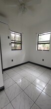 1575 NE 141st St in North Miami, FL - Foto de edificio - Building Photo