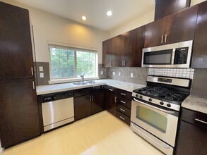 659 NE Adwick Dr in Beaverton, OR - Building Photo - Building Photo