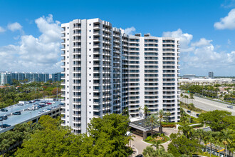 Parc Central Aventura South in Aventura, FL - Foto de edificio - Building Photo