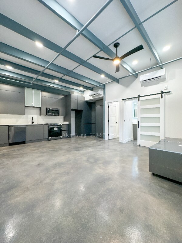 630 Montana St in San Antonio, TX - Building Photo - Building Photo