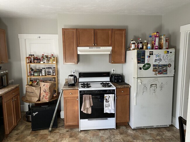 174 Hillside St, Unit 2T in Boston, MA - Building Photo - Building Photo