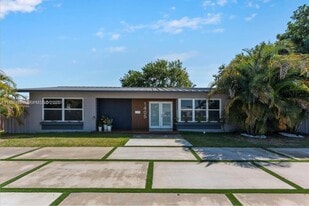 1405 N 46th Ave in Hollywood, FL - Building Photo